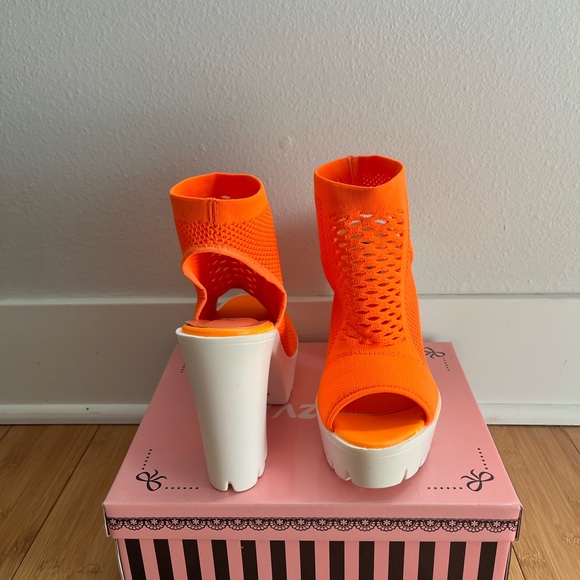 AKIRA Pazzle Neon Orange Chunky Platforms - Picture 2 of 5